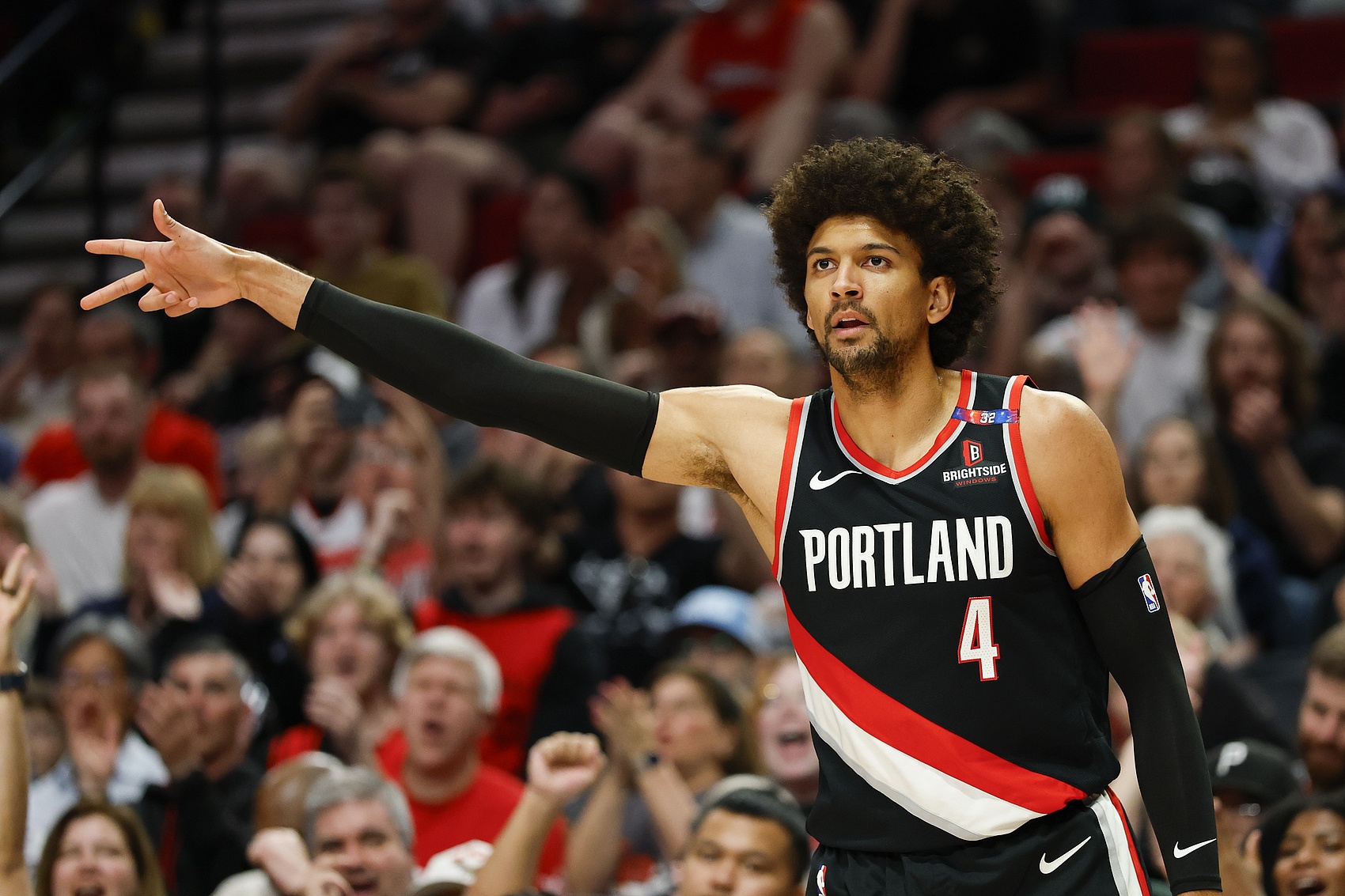 趣体育-场均2.5断但仅出战4场！美记：塞布尔正在与开拓者协商买断合同