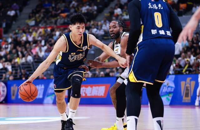 趣体育-广东惨败暴露致命短板！8名国内球员仅18分，杜锋冲冠梦彻底破碎