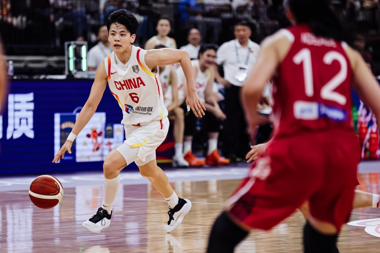 趣体育-杨舒予资历尚浅难担大任,中国女篮队长或换人,球迷纷纷推荐一人